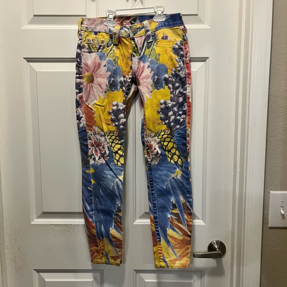 True Religion Floral Jeans – Vibrant & Fun 🌼